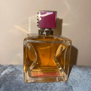 3.4 oz. Voce viva intensa.  No box. Hardly used.